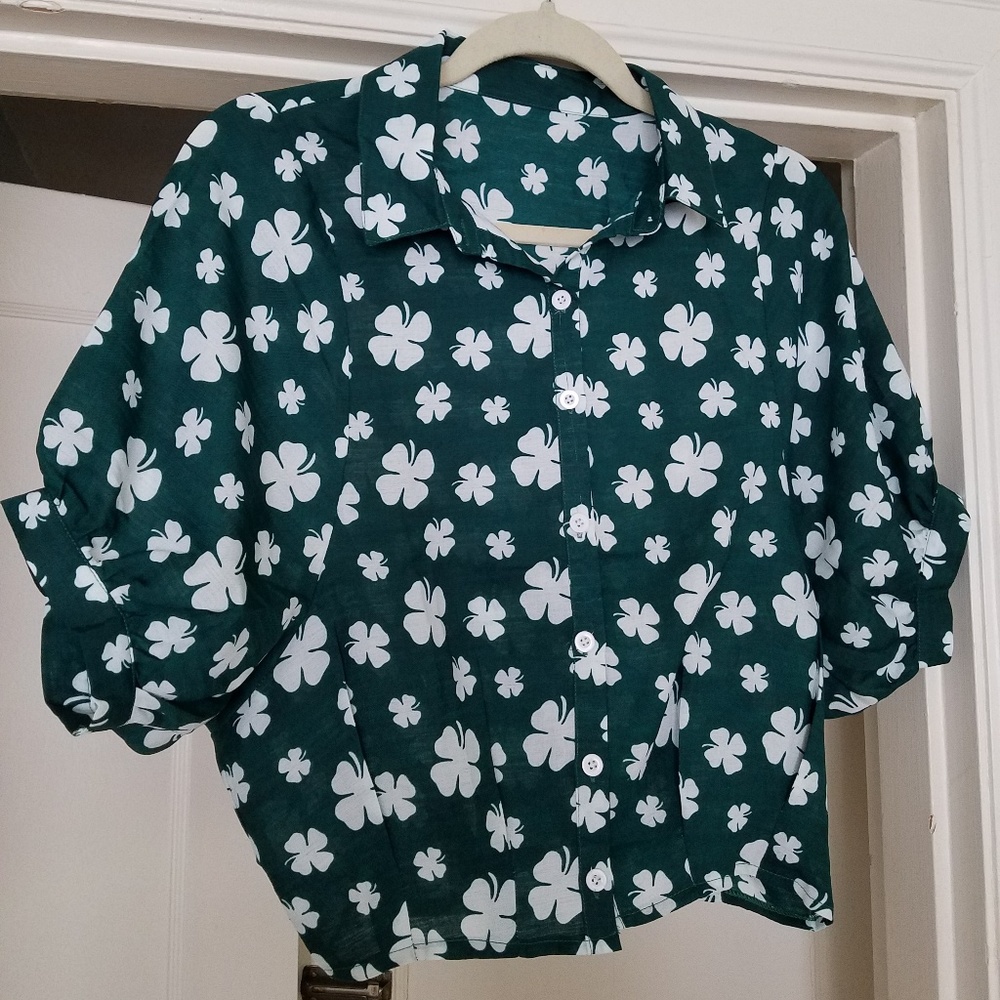 Green shamrock fitted waist puffed sleeve blouse